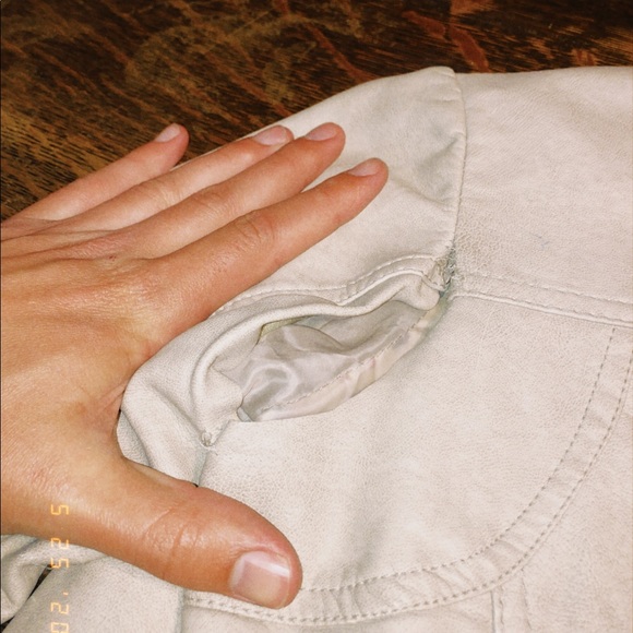 WOMENS SMALL LEATHER LEVIS JACKET - Picture 8 of 8